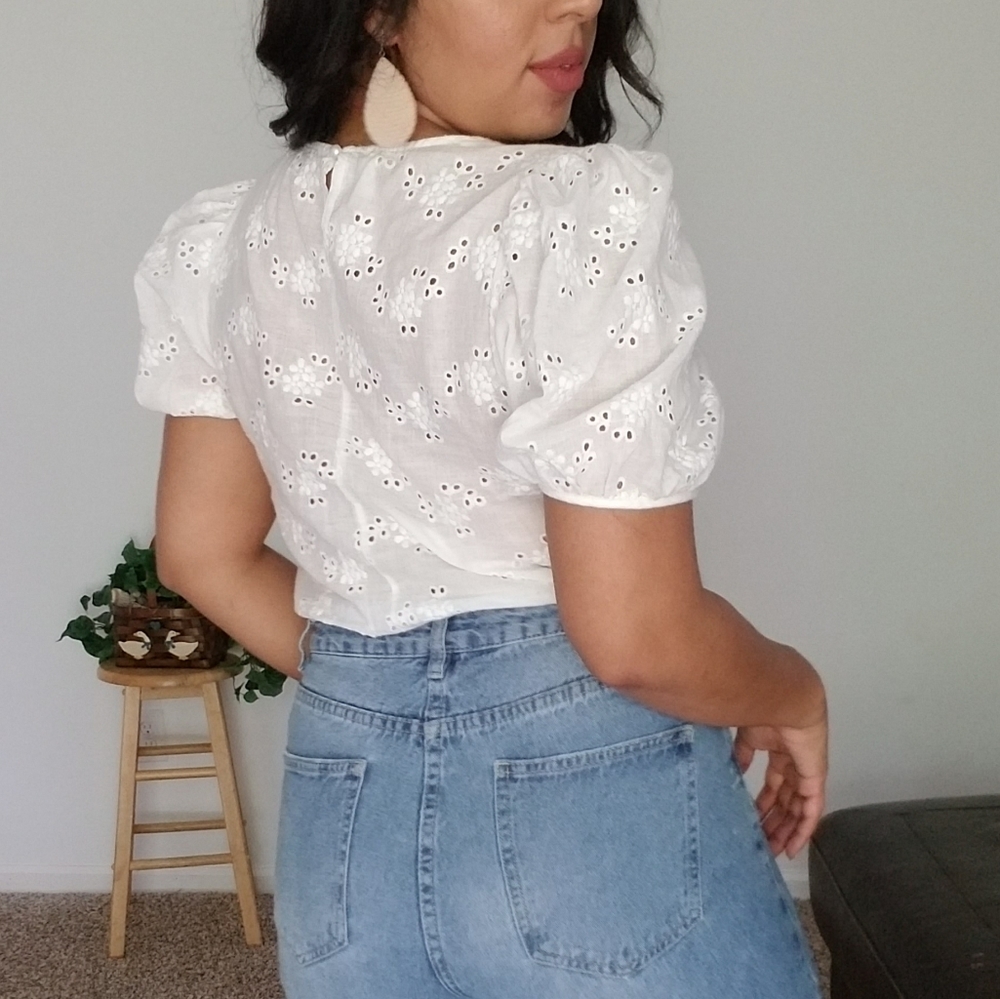 SWEET CAROLINE EYELET PUFF SLEEVE TOP - Picture 5 of 9